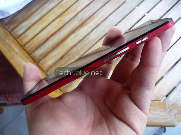 Asus Zenfone 5 Hands On side