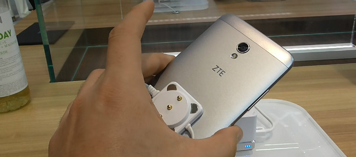 ZTE Blade V7 πισω