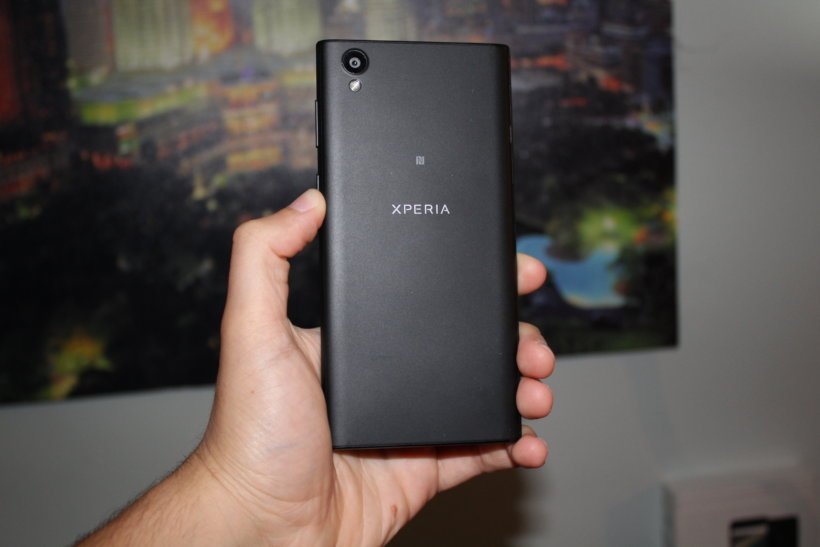 sony xperia l1 review
