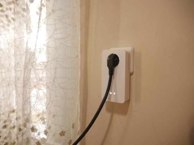 Devolo Magic 2 WiFi Adapter in Use