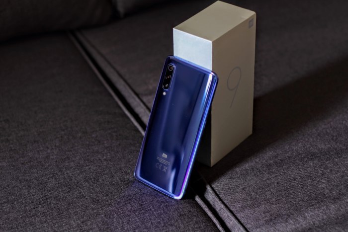 Xiaomi Mi 9 Unboxing Video